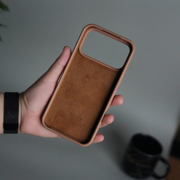 FRATO iPhone 17 Series iPhone 17 Pro Liquid Silicone Case Cover (Brown)