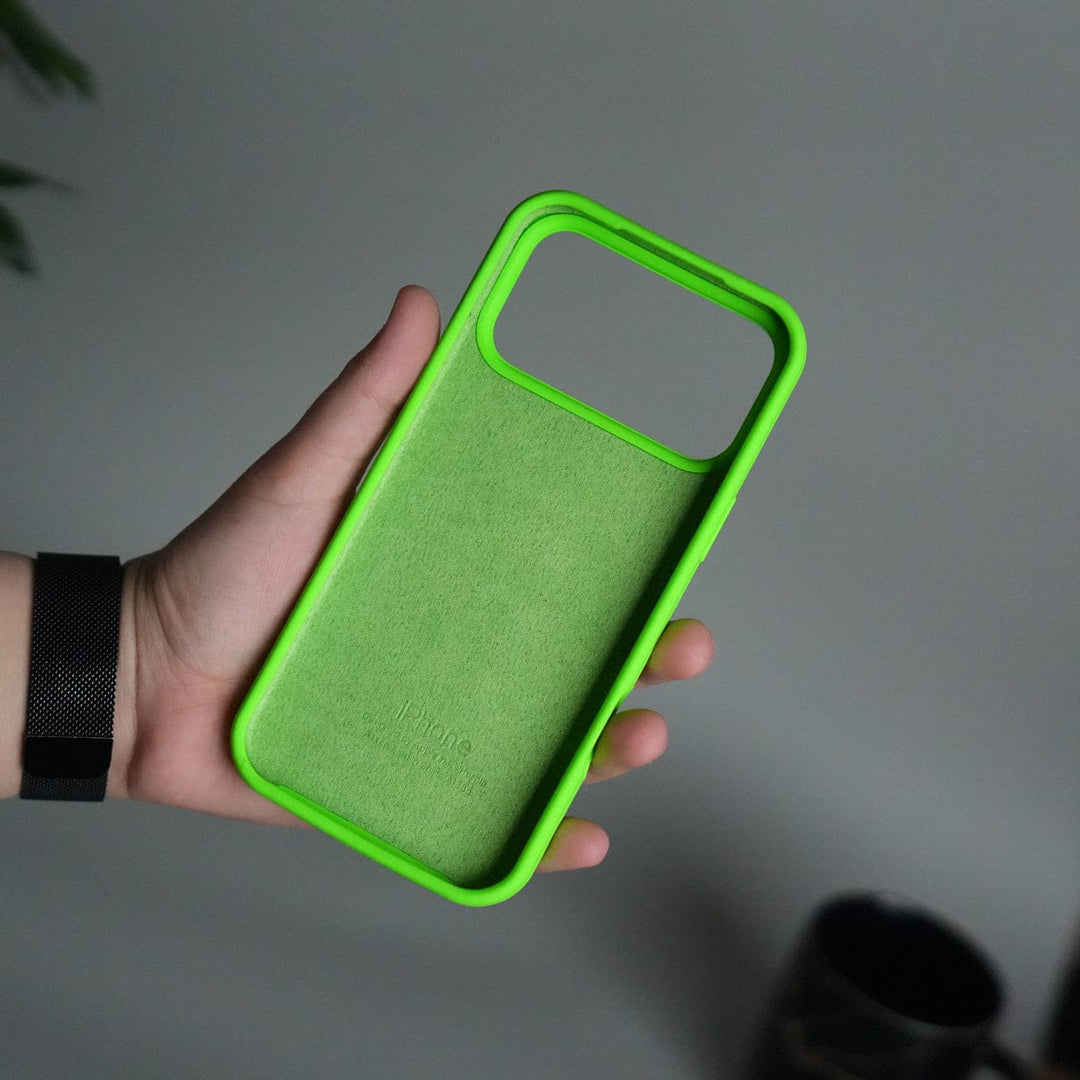 FRATO iPhone 17 Series iPhone 17 Pro Liquid Silicone Case Cover | Neon Green