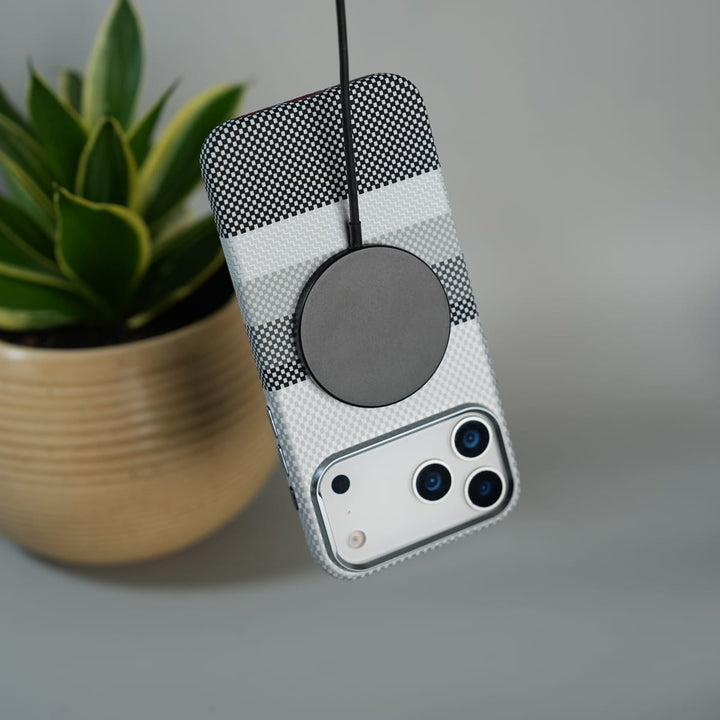 FRATO iPhone 17 Series iPhone 17 Pro Max Carbon Fiber Texture Design Hard Pc MagSafe Case Cover GrayBlackLine Design