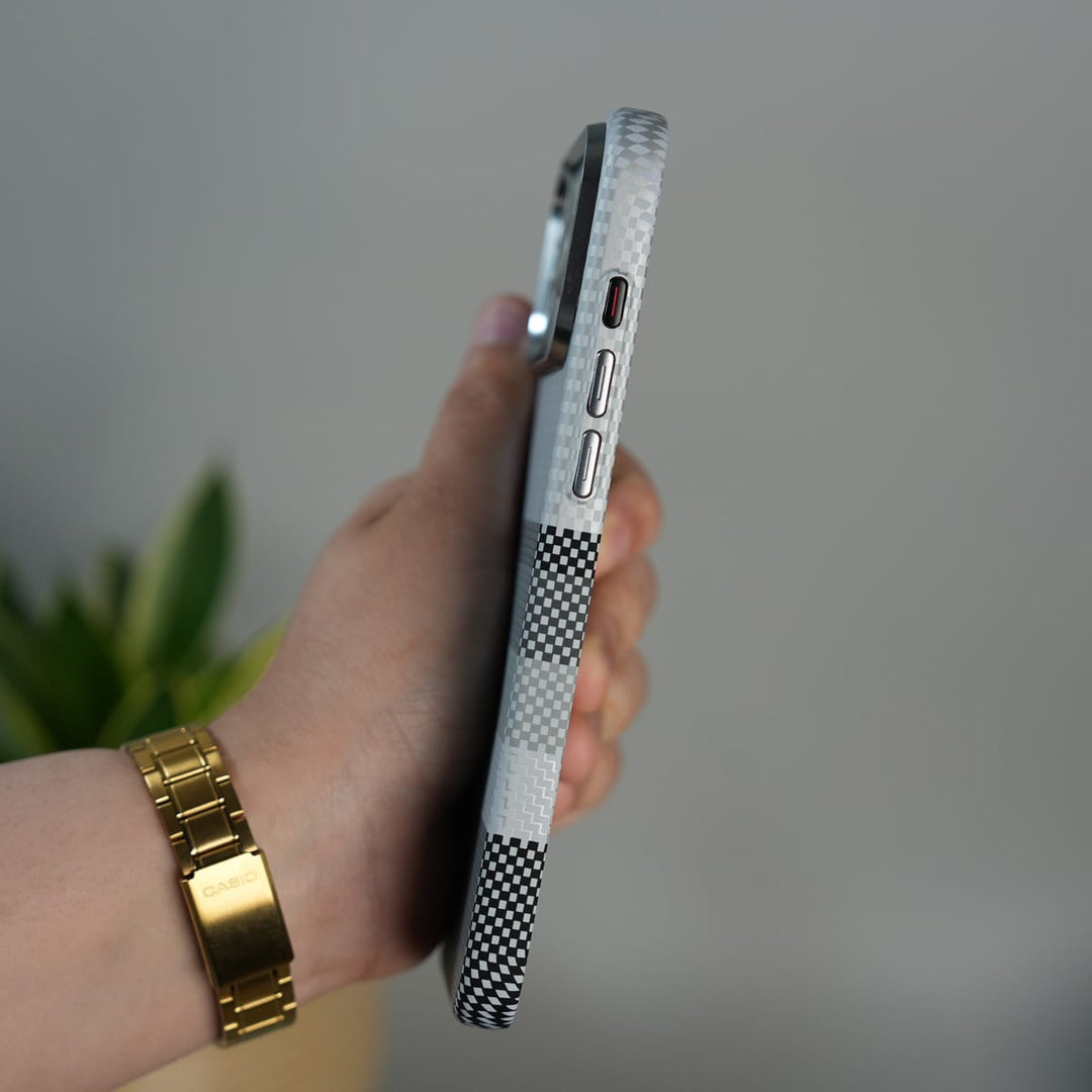 FRATO iPhone 17 Series iPhone 17 Pro Max Carbon Fiber Texture Design Hard Pc MagSafe Case Cover GrayBlackLine Design