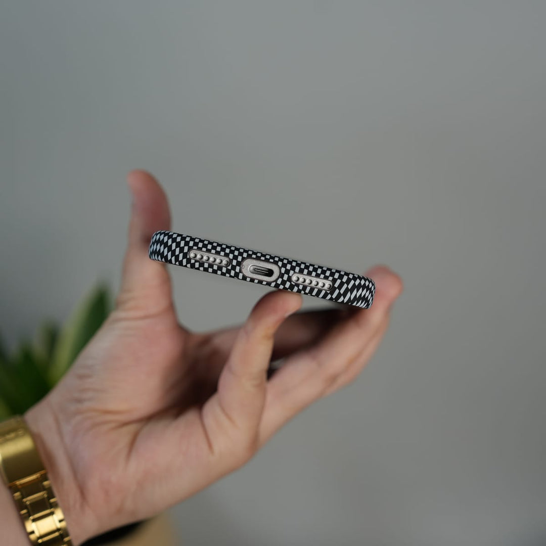 FRATO iPhone 17 Series iPhone 17 Pro Max Carbon Fiber Texture Design Hard Pc MagSafe Case Cover GrayBlackLine Design