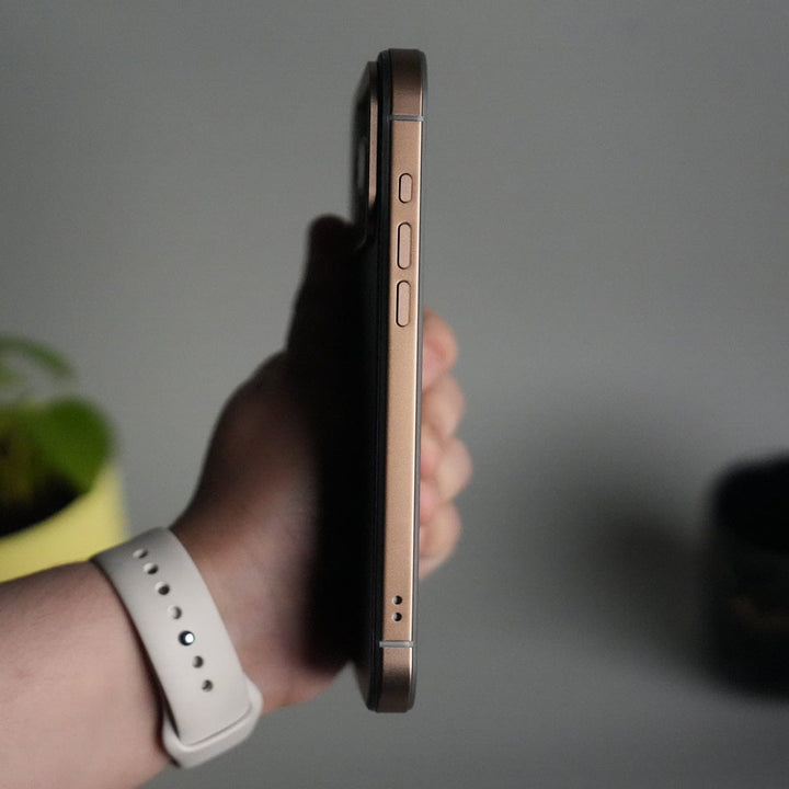 FRATO iPhone 17 Series iPhone 17 Pro Max Carbon Fiber Texture Design Side Bumper MagSafe Case Cover