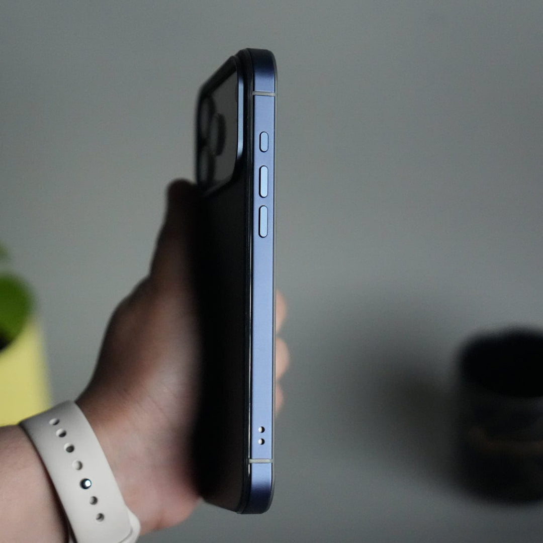 FRATO iPhone 17 Series iPhone 17 Pro Max Carbon Fiber Texture Design Side Bumper MagSafe Case Cover