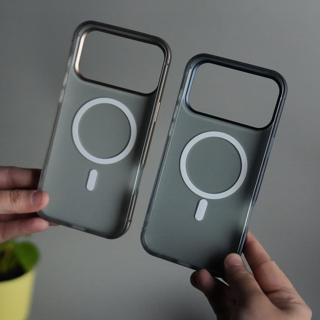 FRATO iPhone 17 Series iPhone 17 Pro Max Carbon Fiber Texture Design Side Bumper MagSafe Case Cover