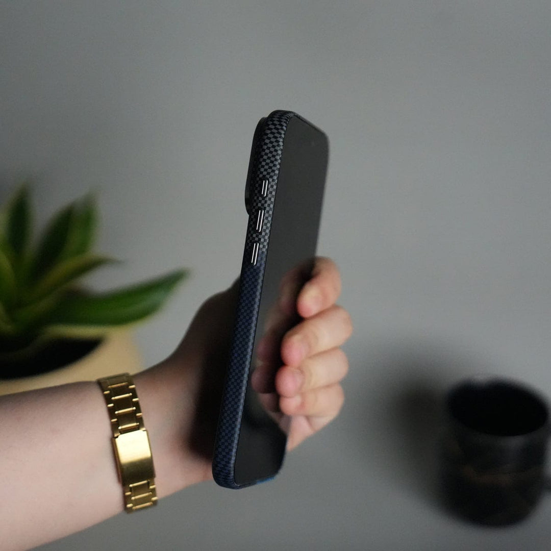 FRATO iPhone 17 Series iPhone 17 Series Carbon Fiber Texture Aramid Design Hard Pc MagSafe Cover | BlueMix Design