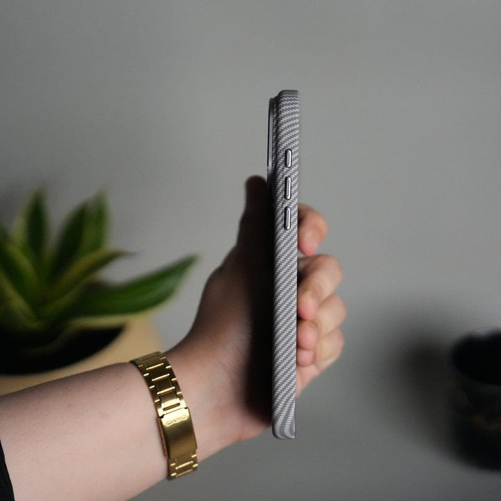 FRATO iPhone 17 Series iPhone 17 Series Carbon Fiber Texture Aramid Design Hard Pc MagSafe Cover | Stripe Design