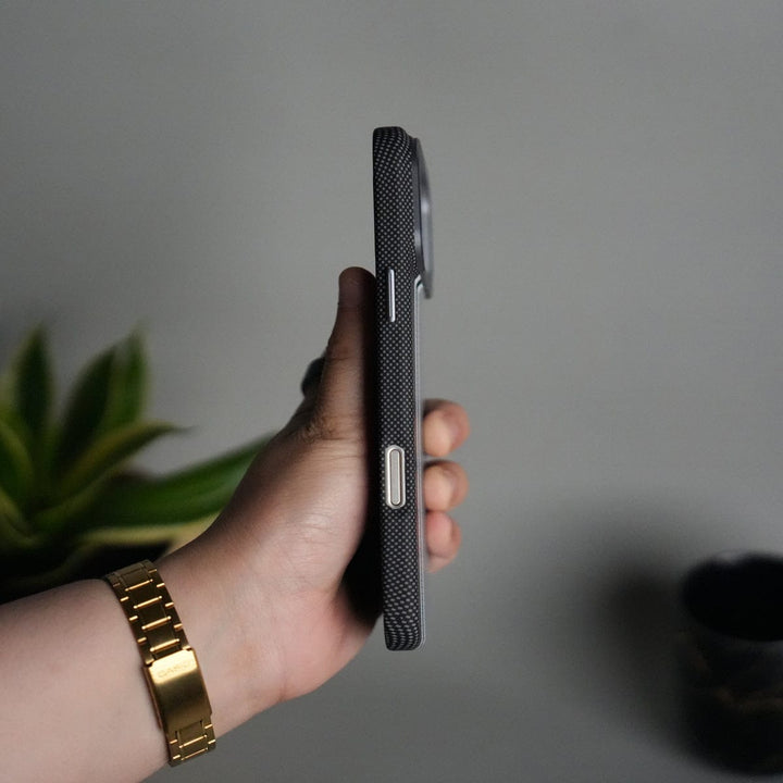 FRATO iPhone 17 Series iPhone 17 Series Carbon Fiber Texture Aramid Design Hard Pc MagSafe Cover | Stripe Design