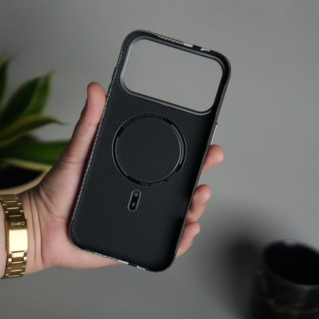 FRATO iPhone 17 Series iPhone 17 Series Carbon Fiber Texture Aramid Design Hard Pc MagSafe Cover | Stripe Design