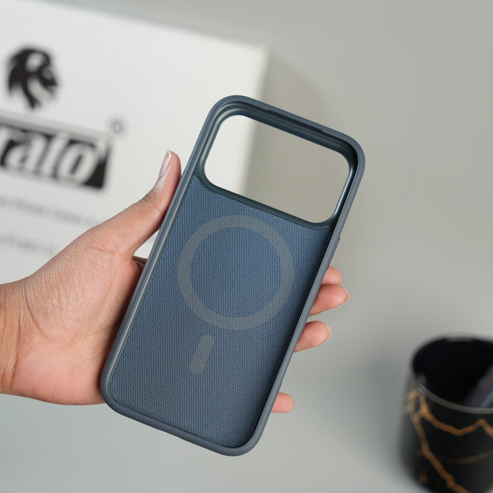 FRATO iPhone 17 Series iPhone 17 Series Dotted Rotating Metal Stand Case