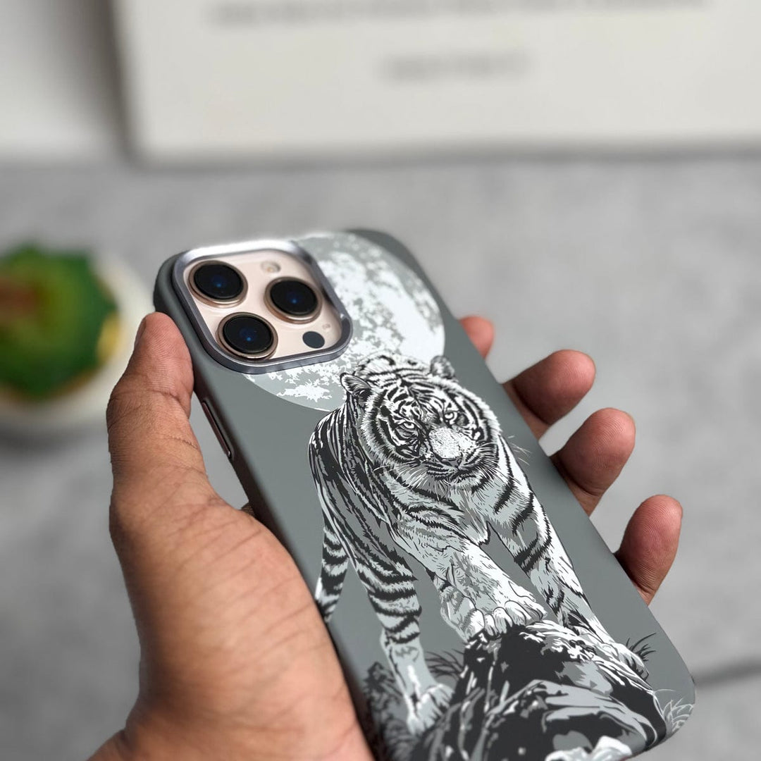 FRATO luxury Case iPhone Series Carbon Fiber Texture Tiger Lion Design Hard Pc MagSafe Case Cover