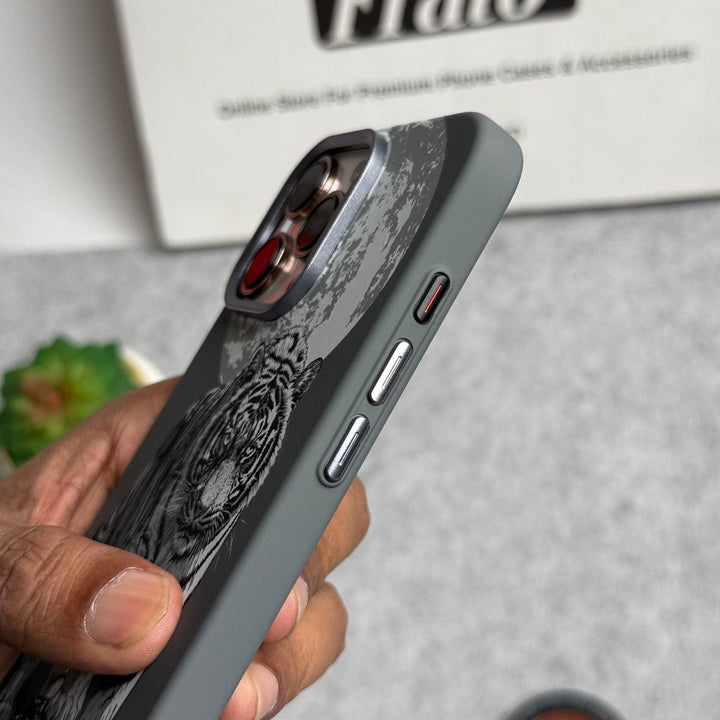 FRATO luxury Case iPhone Series Carbon Fiber Texture Tiger Lion Design Hard Pc MagSafe Case Cover