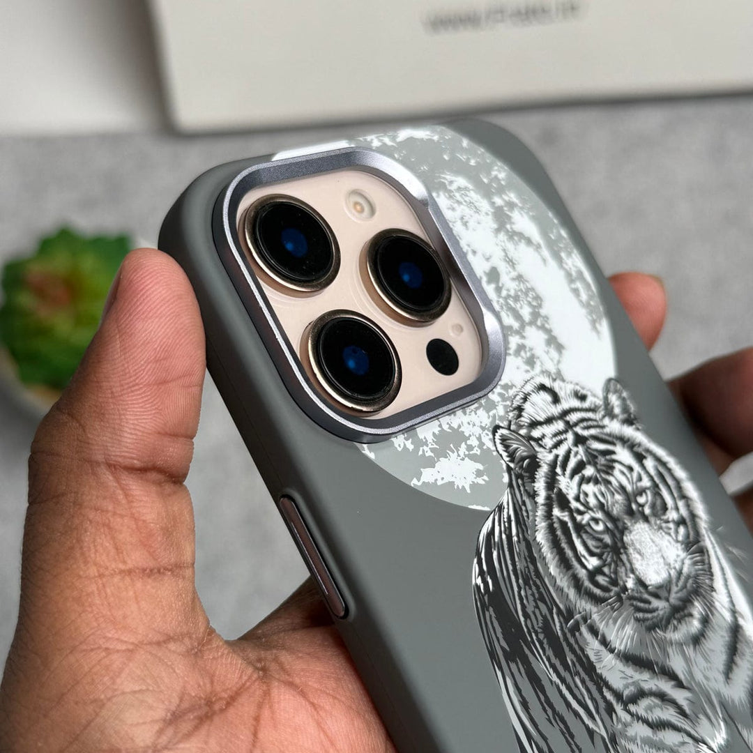 FRATO luxury Case iPhone Series Carbon Fiber Texture Tiger Lion Design Hard Pc MagSafe Case Cover