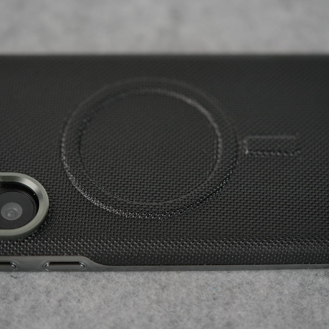 FRATO Samsung S25U Samsung Galaxy Ultra Series Shiny Dotted MagSafe Cover With Metal Camera Bump
