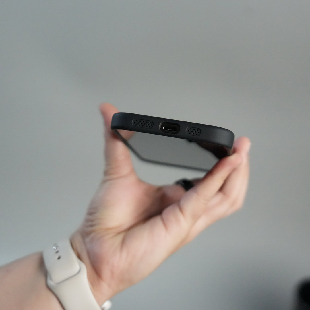 iPhone 16 Series Carbon Fiber Design MagSafe Cover