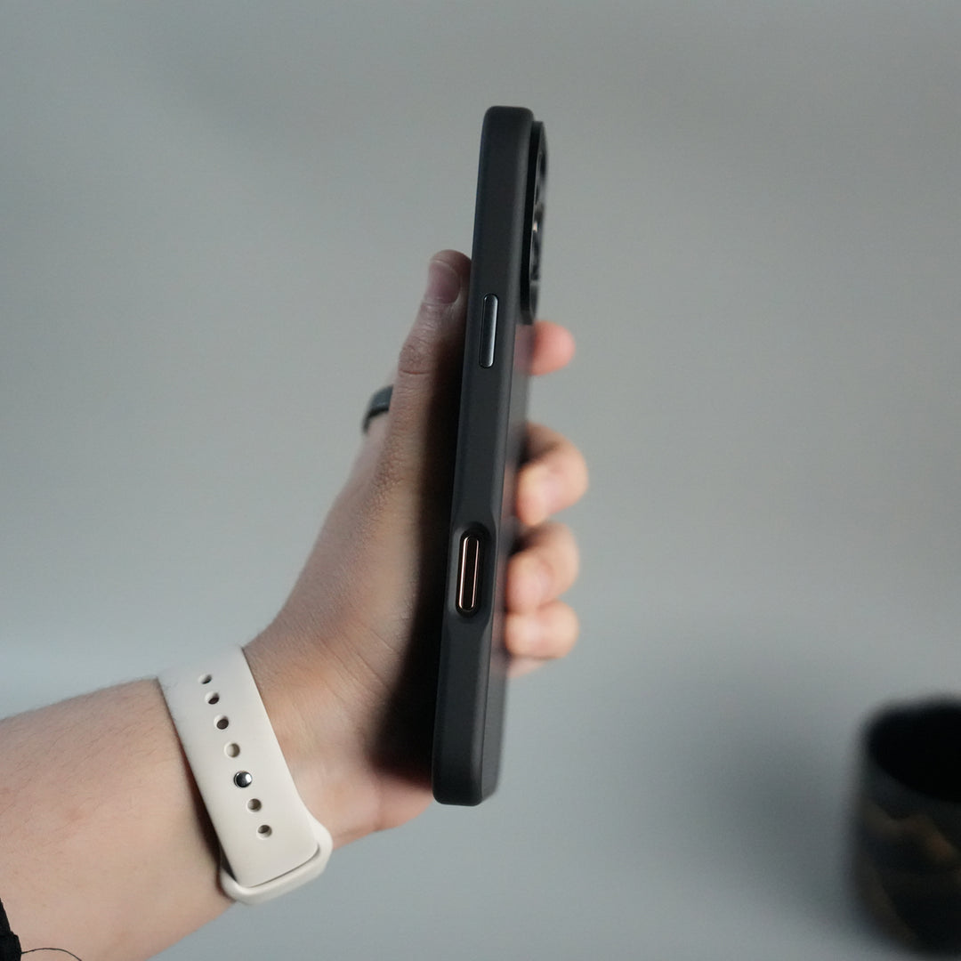 iPhone 16 Series Carbon Fiber Design MagSafe Cover