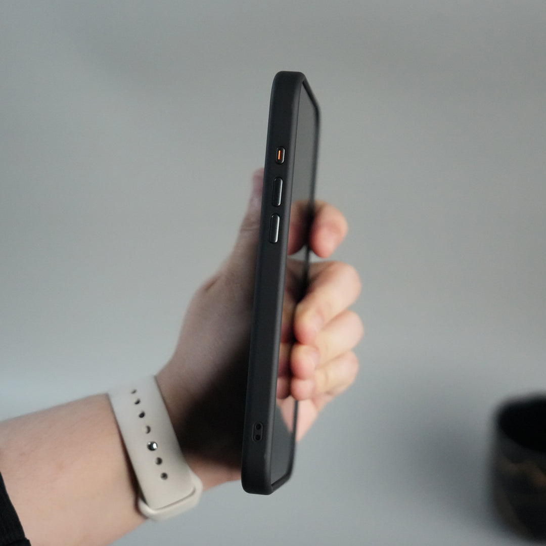 iPhone 16 Series Carbon Fiber Design MagSafe Cover