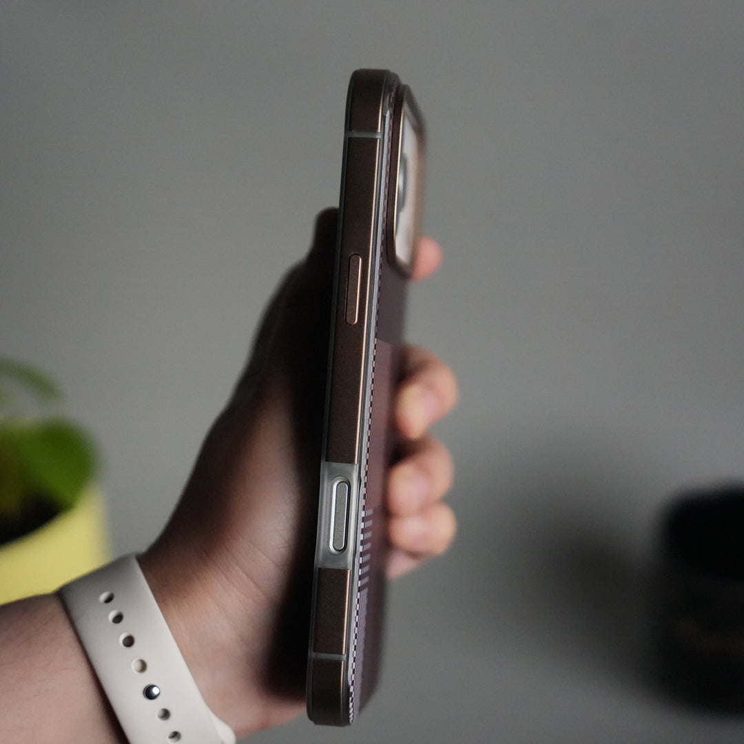 iPhone 17 Pro Carbon Fiber Texture Design Side Bumper MagSafe Case Cover