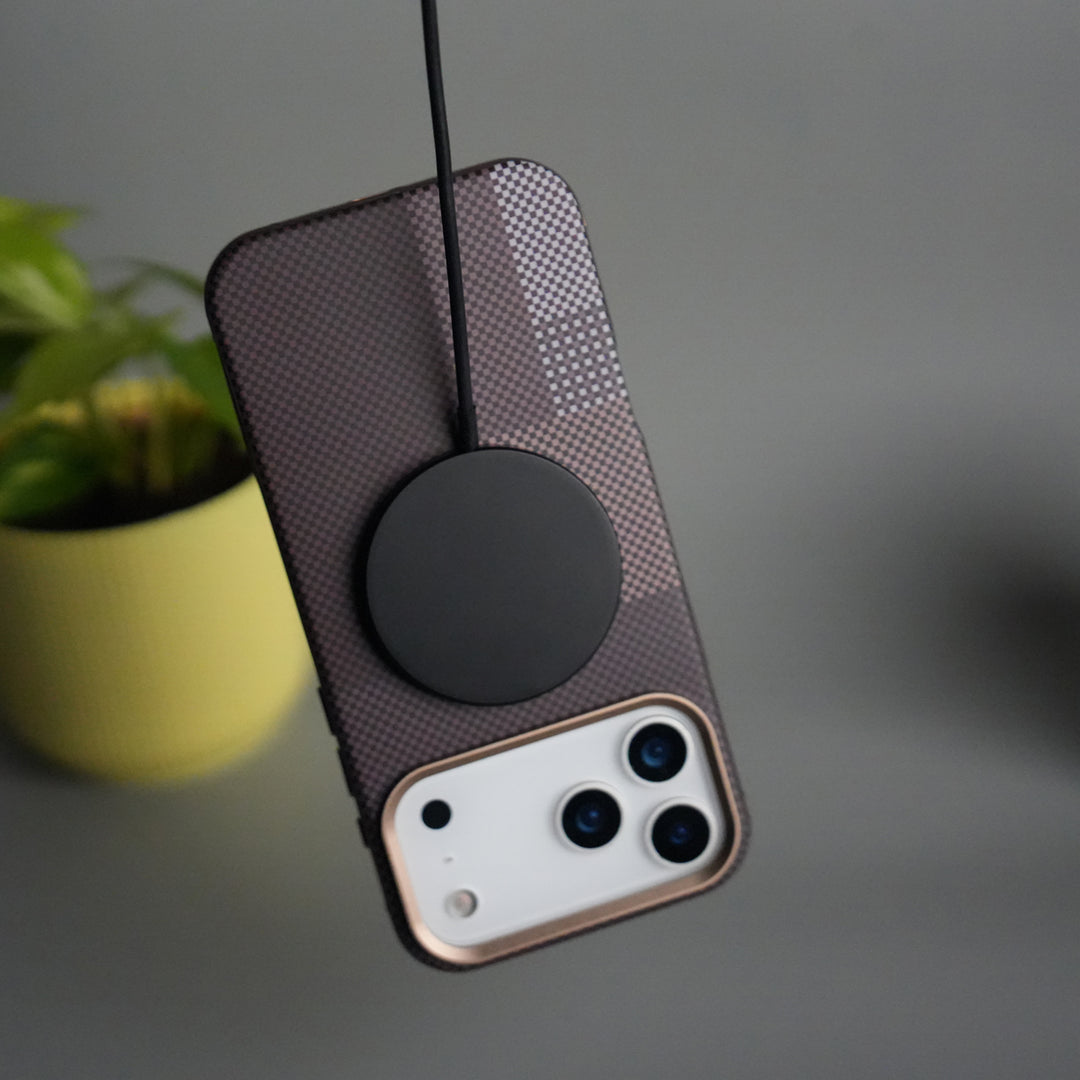 iPhone 17 Pro Carbon Fiber Texture Design Side Bumper MagSafe Case Cover