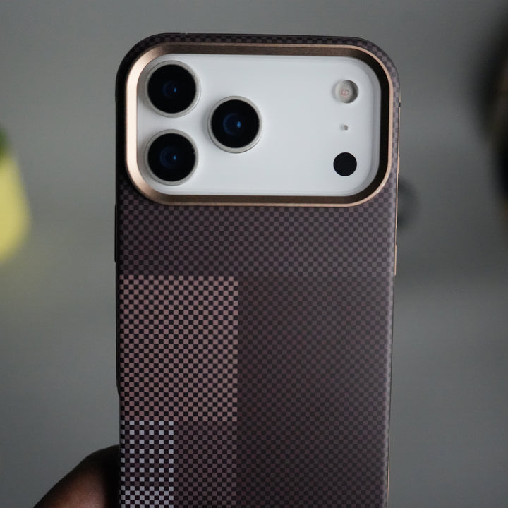 iPhone 17 Pro Carbon Fiber Texture Design Side Bumper MagSafe Case Cover