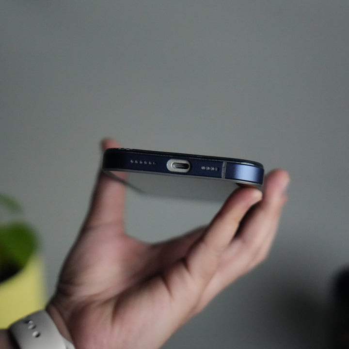 iPhone 17 Pro Carbon Fiber Texture Design Side Bumper MagSafe Case Cover