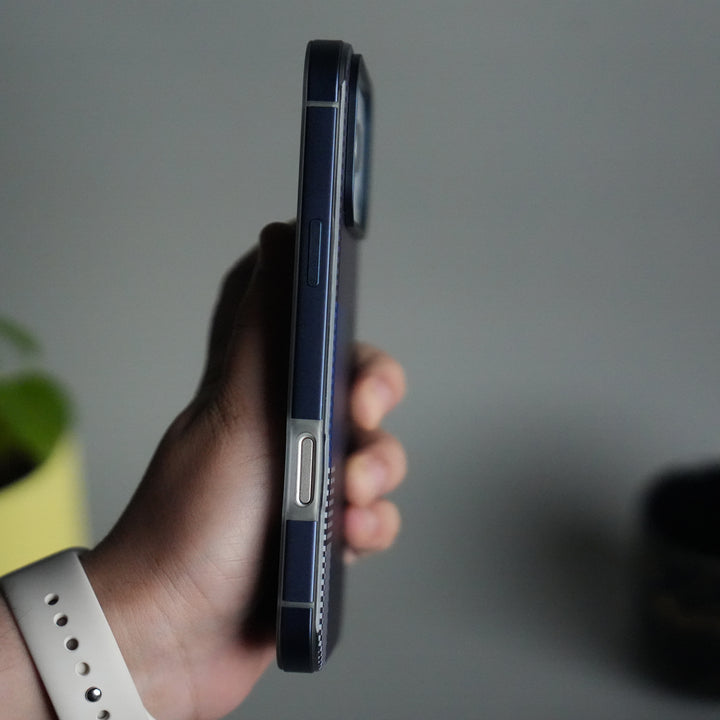 iPhone 17 Pro Carbon Fiber Texture Design Side Bumper MagSafe Case Cover