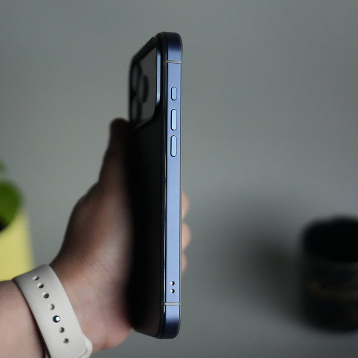 iPhone 17 Pro Carbon Fiber Texture Design Side Bumper MagSafe Case Cover