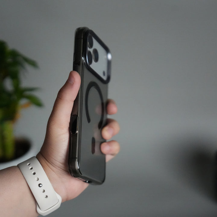 iPhone 17 Pro Hard Crystal Transparent MagSafe Case | Anti-Yellow Clear Back Cover with Metal Camera Bump