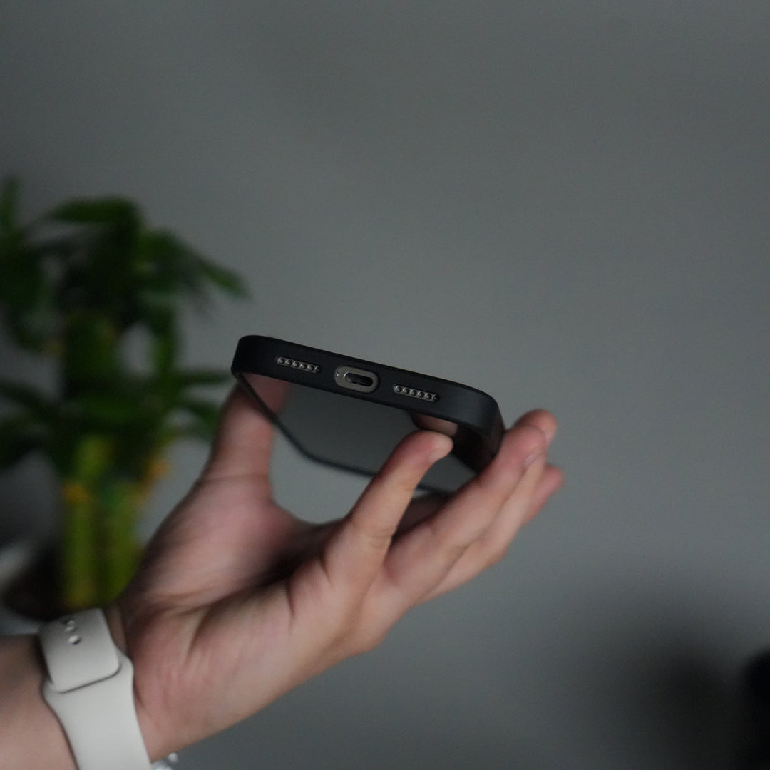 iPhone 17 Pro Metal Camera Ring Carbon Fiber Design MagSafe Cover