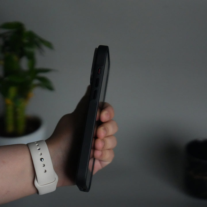 iPhone 17 Pro Metal Camera Ring Carbon Fiber Design MagSafe Cover