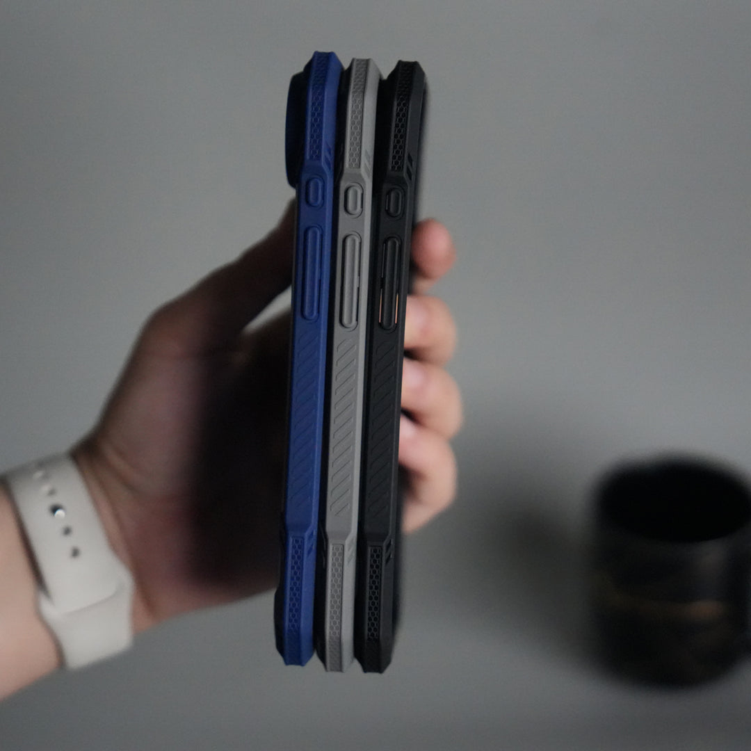 iPhone 17 – Rugged Armor MagSafe Case with Metal Kickstand