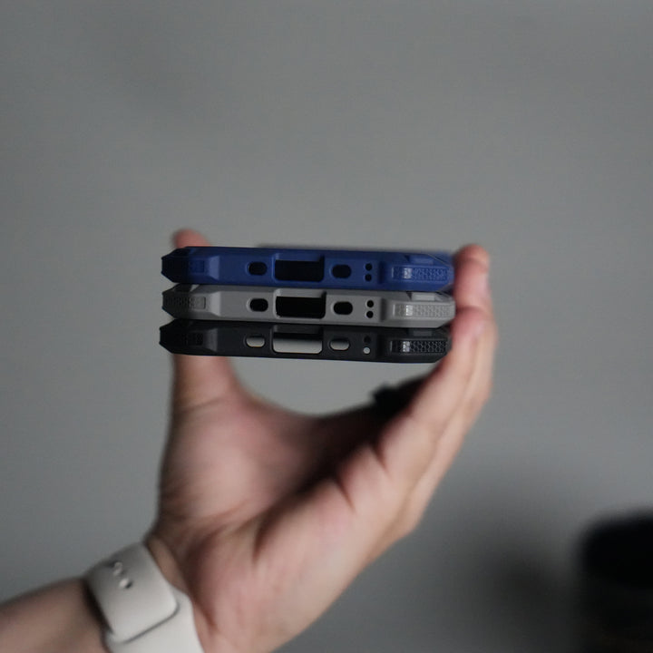 iPhone 17 – Rugged Armor MagSafe Case with Metal Kickstand