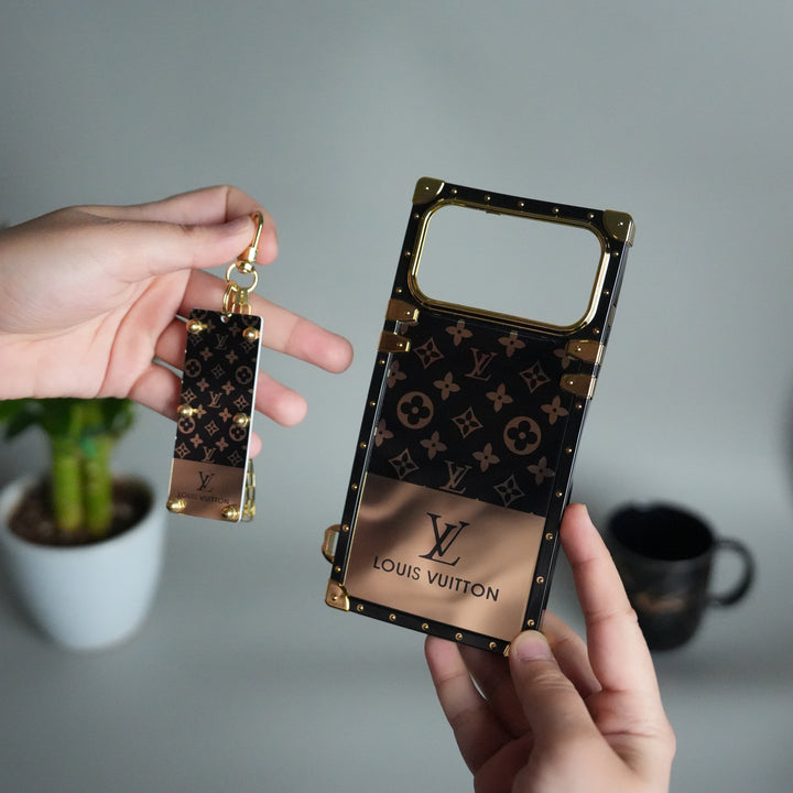 iPhone 17 Series Luxury Branded Trunk Case Cover With Chain