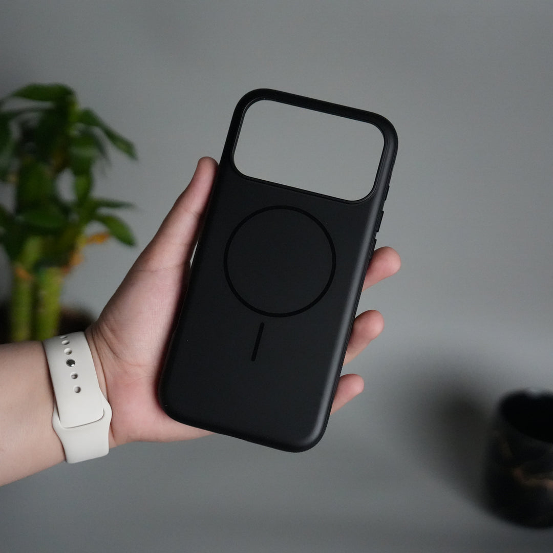 iPhone 17 Series Matte Black MagSafe Case | Magnetic Protective Cover