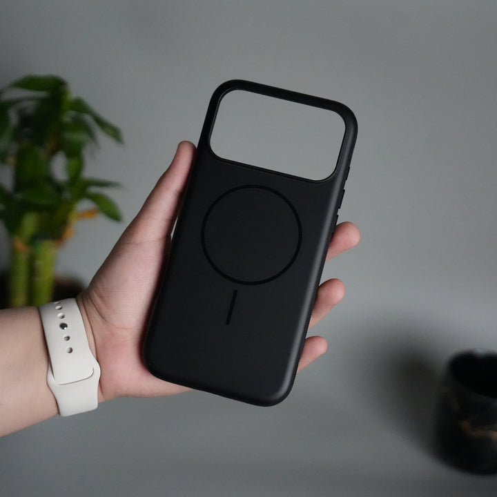iPhone 17 Series Matte Black MagSafe Case | Magnetic Protective Cover