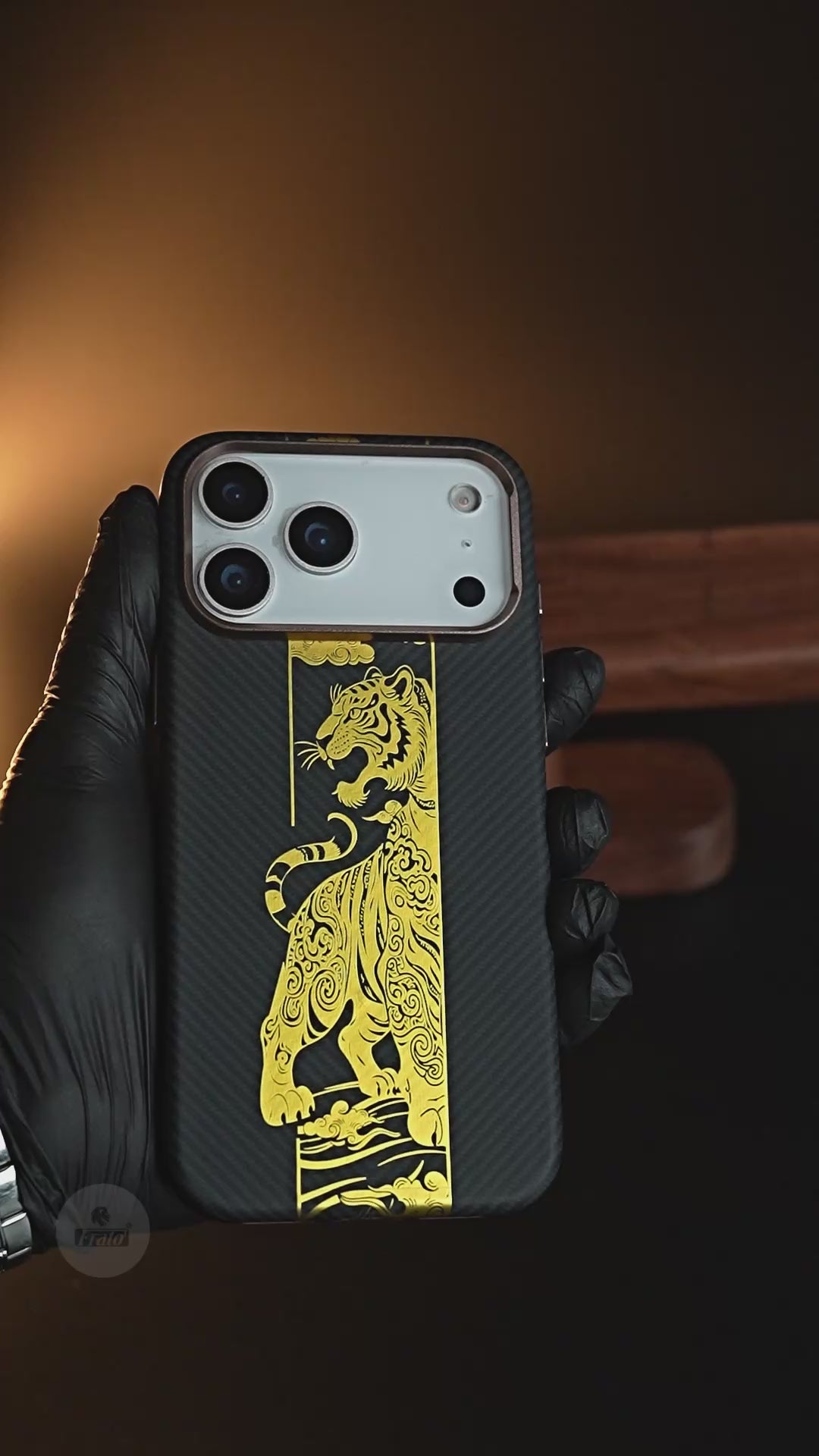 iPhone 17 Series Royal Gold Tiger Edition Magsafe Case